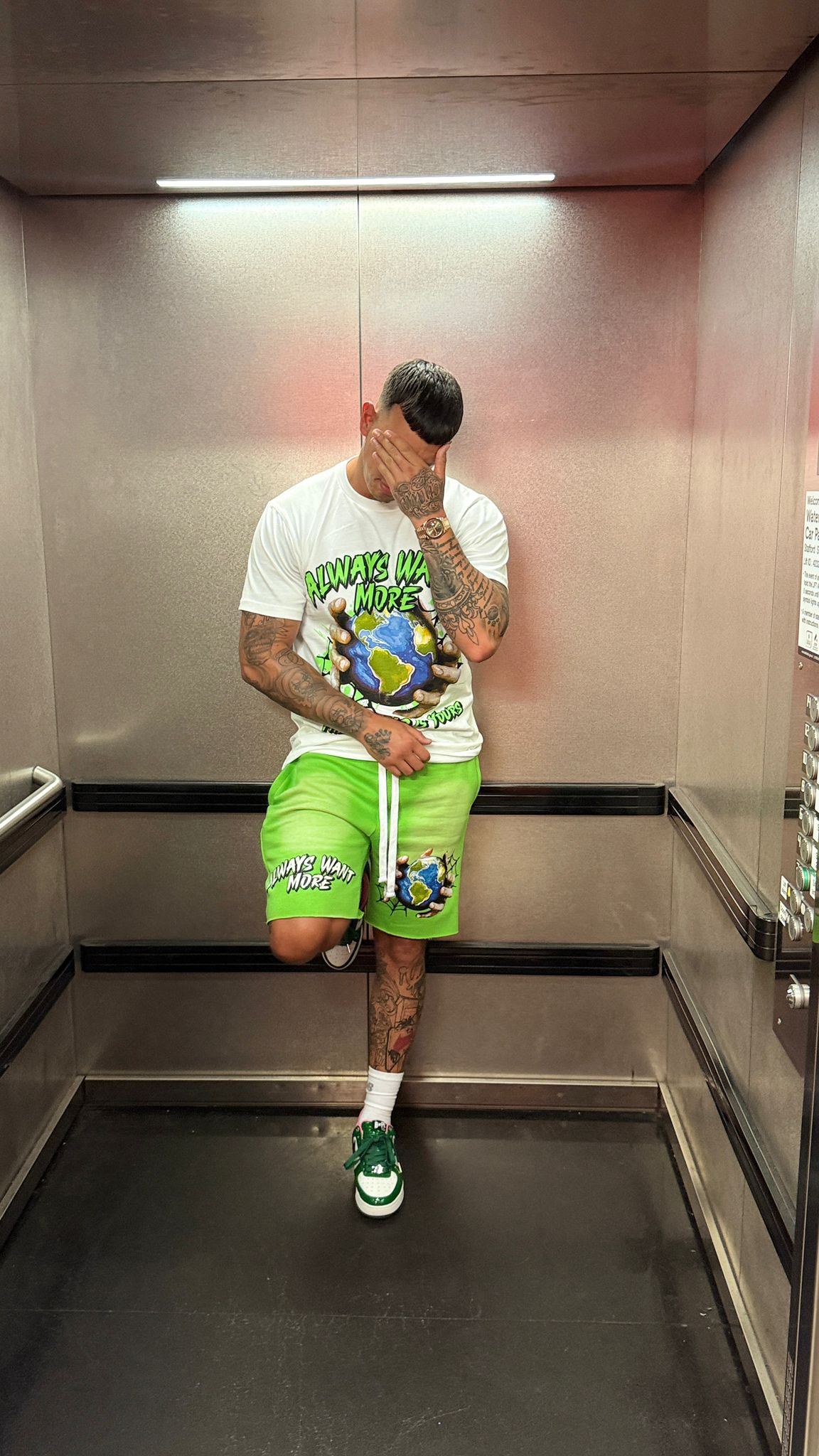 AWM  The world is yours SET (Green)